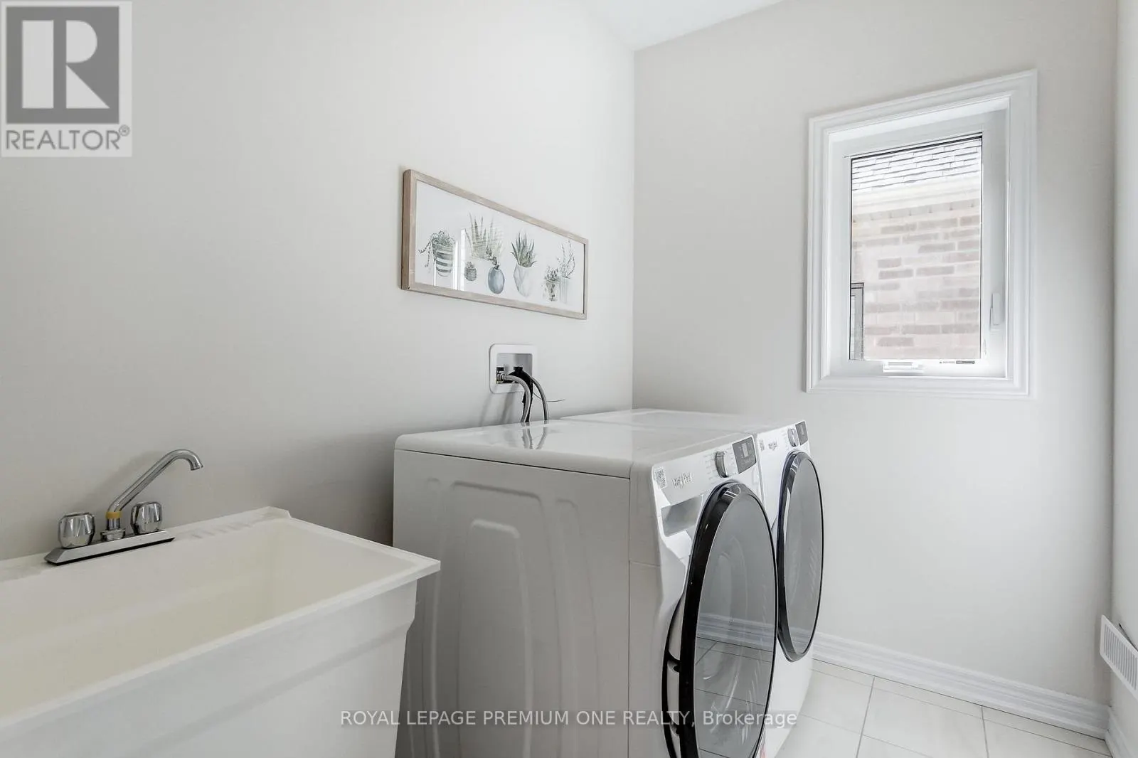 849 HICKORY CRESCENT