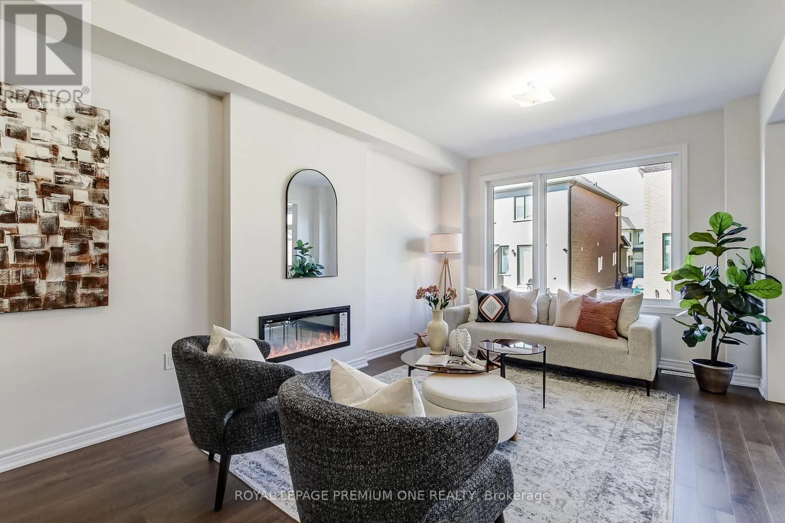 849 HICKORY CRESCENT