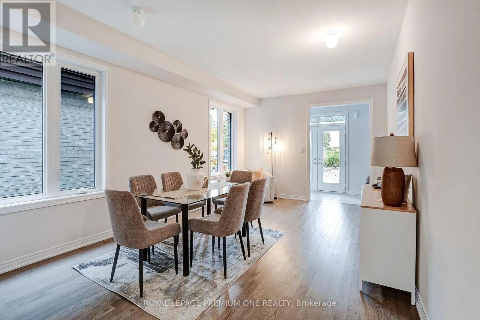853 HICKORY CRESCENT