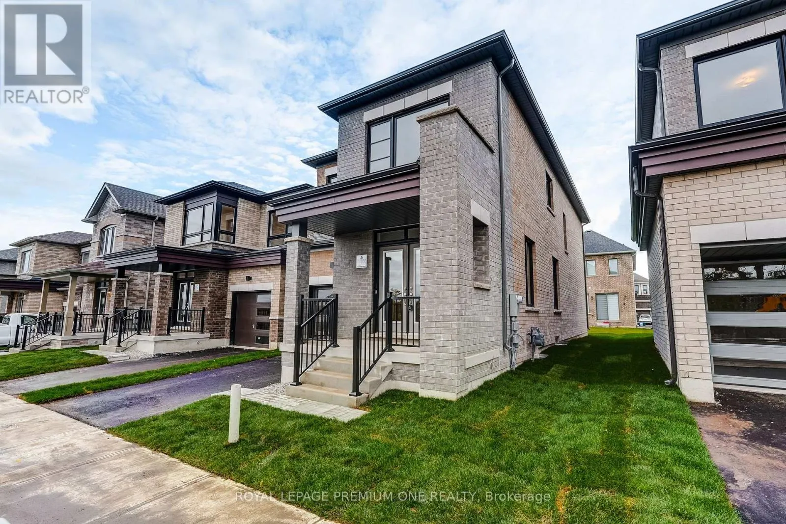 853 HICKORY CRESCENT