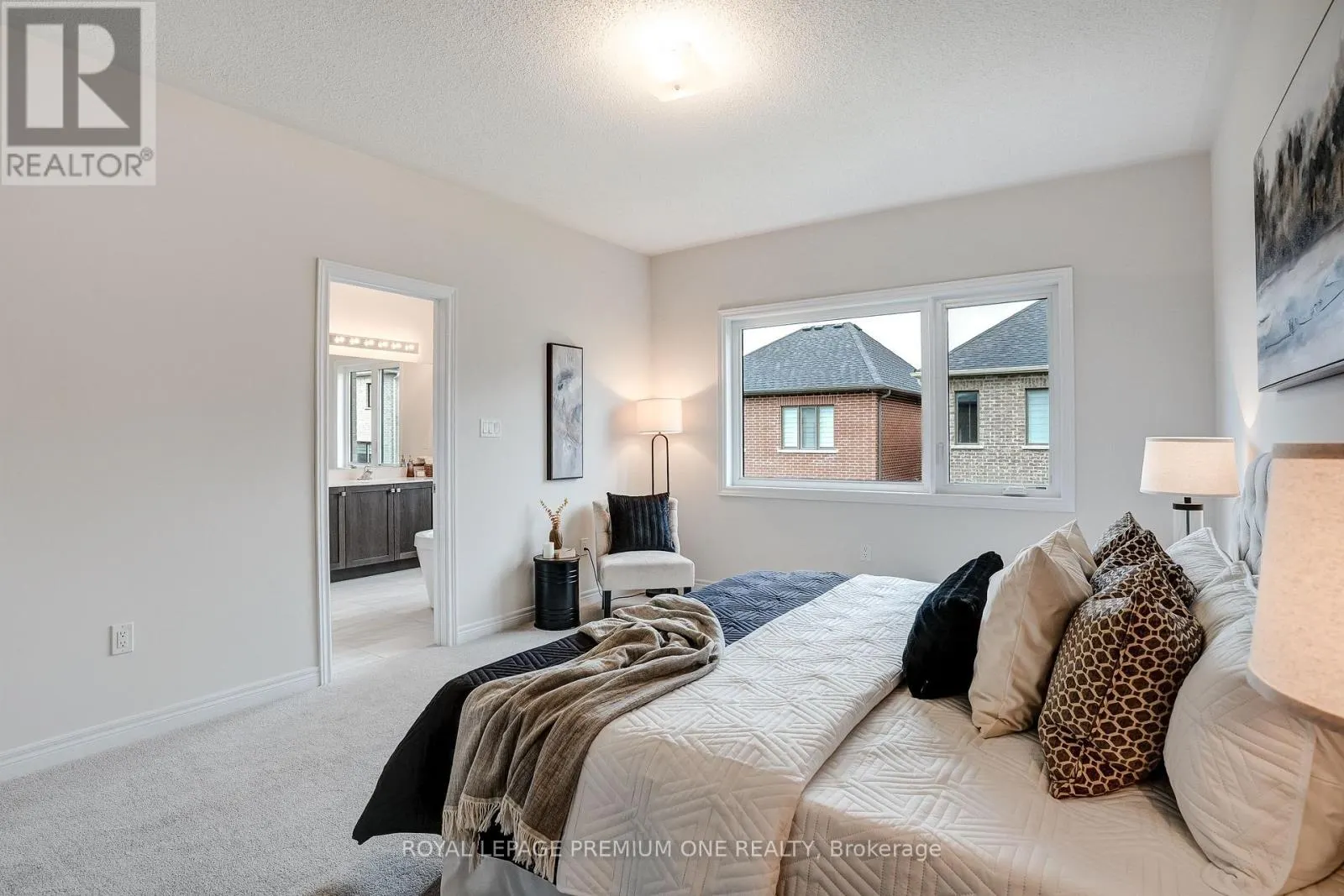 853 HICKORY CRESCENT