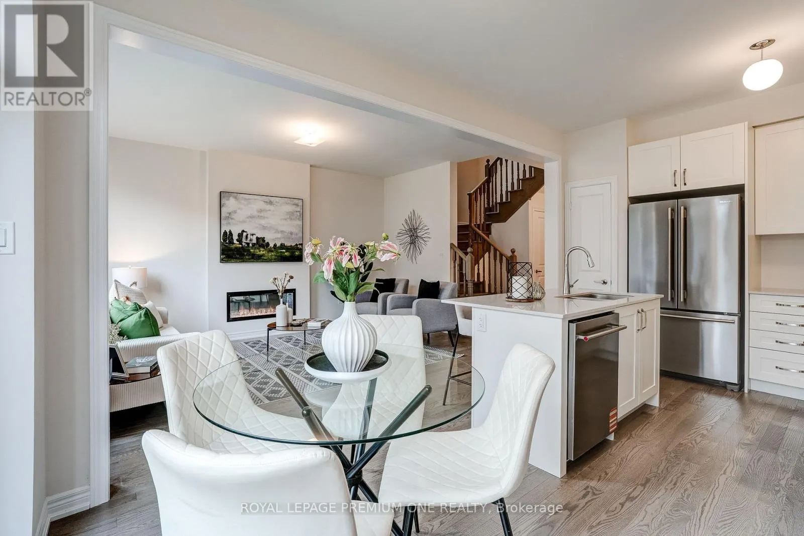 853 HICKORY CRESCENT