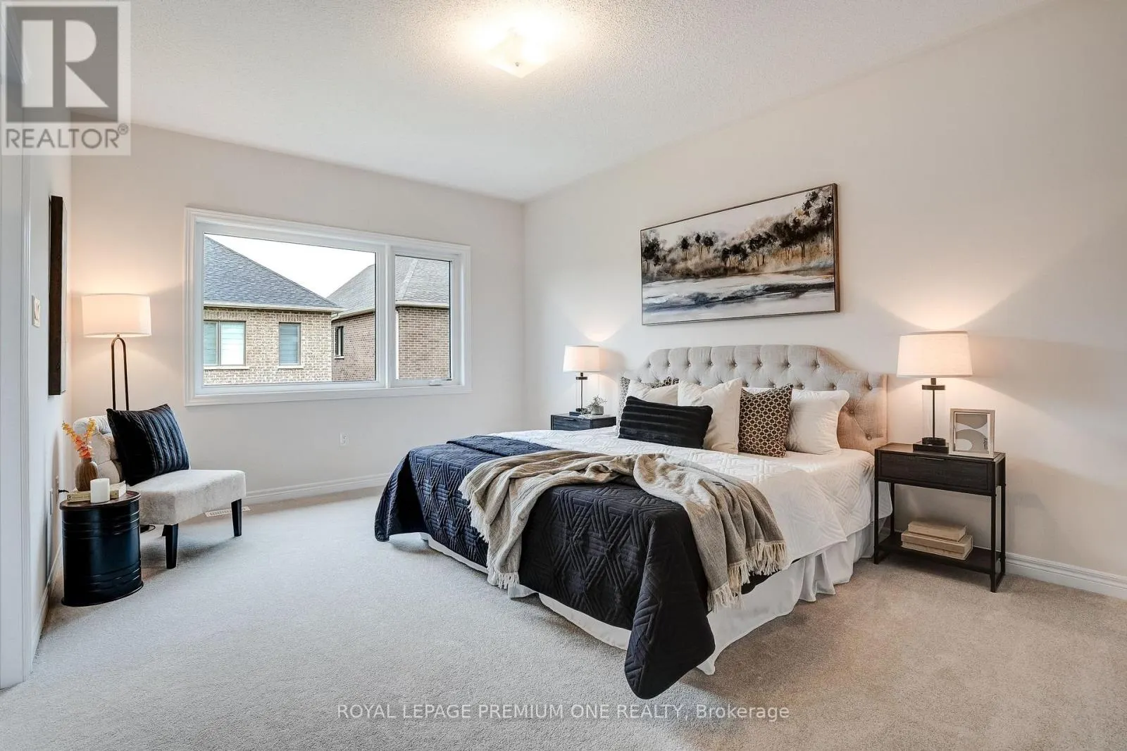 853 HICKORY CRESCENT