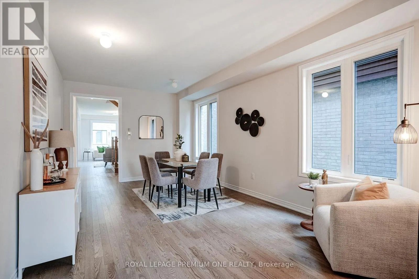 853 HICKORY CRESCENT
