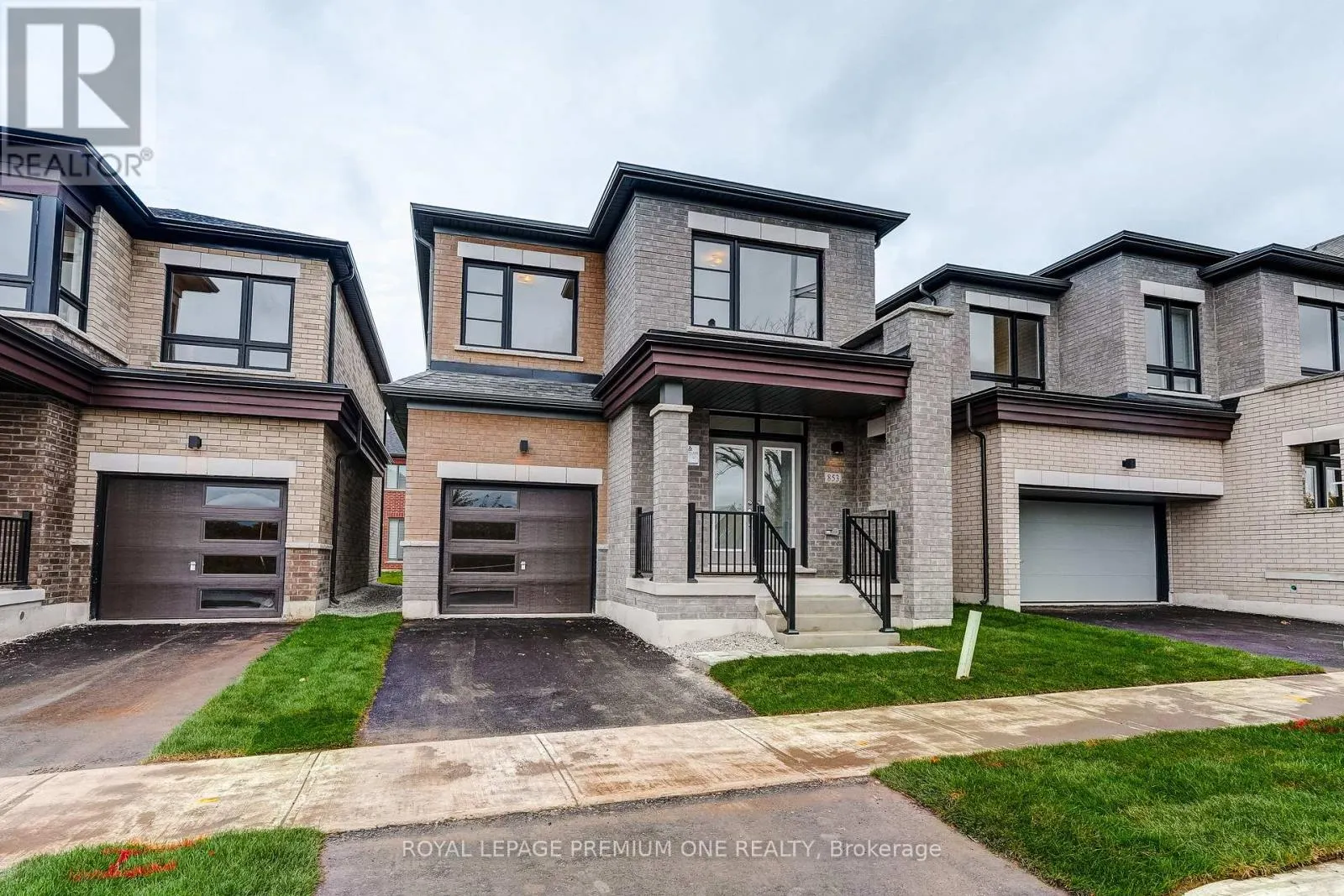 853 HICKORY CRESCENT