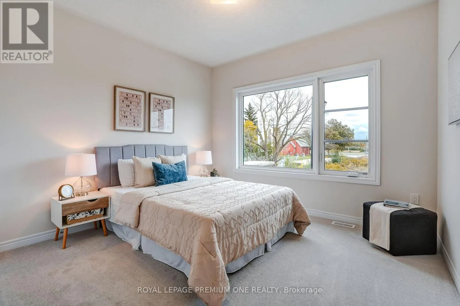 853 HICKORY CRESCENT
