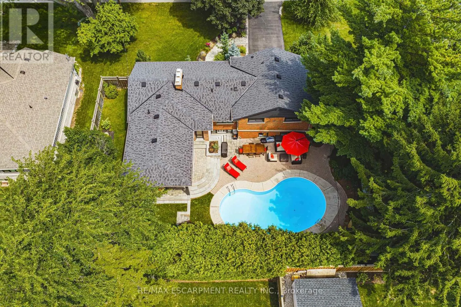 794 FALCON BOULEVARD