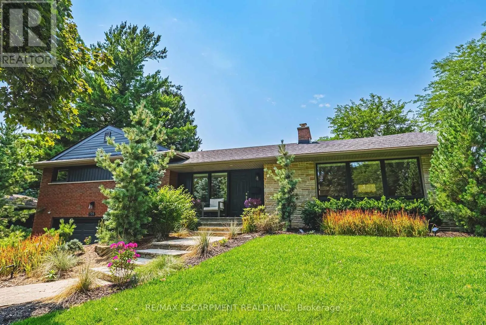 794 FALCON BOULEVARD