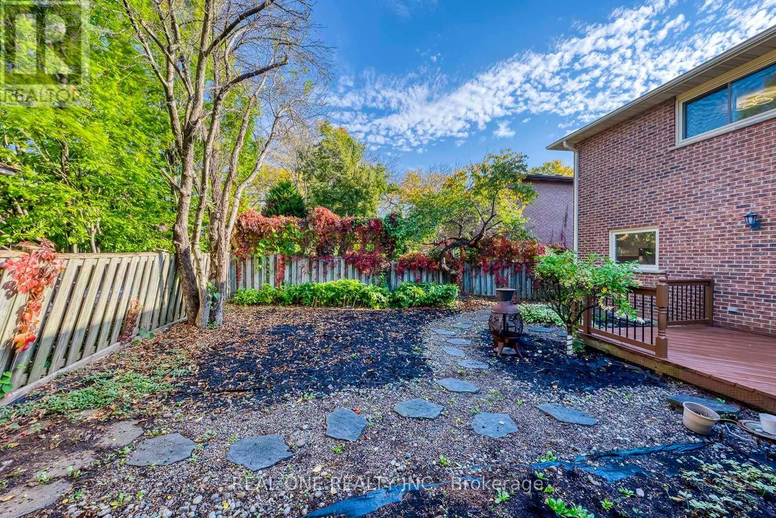 403 PARKRIDGE CRESCENT