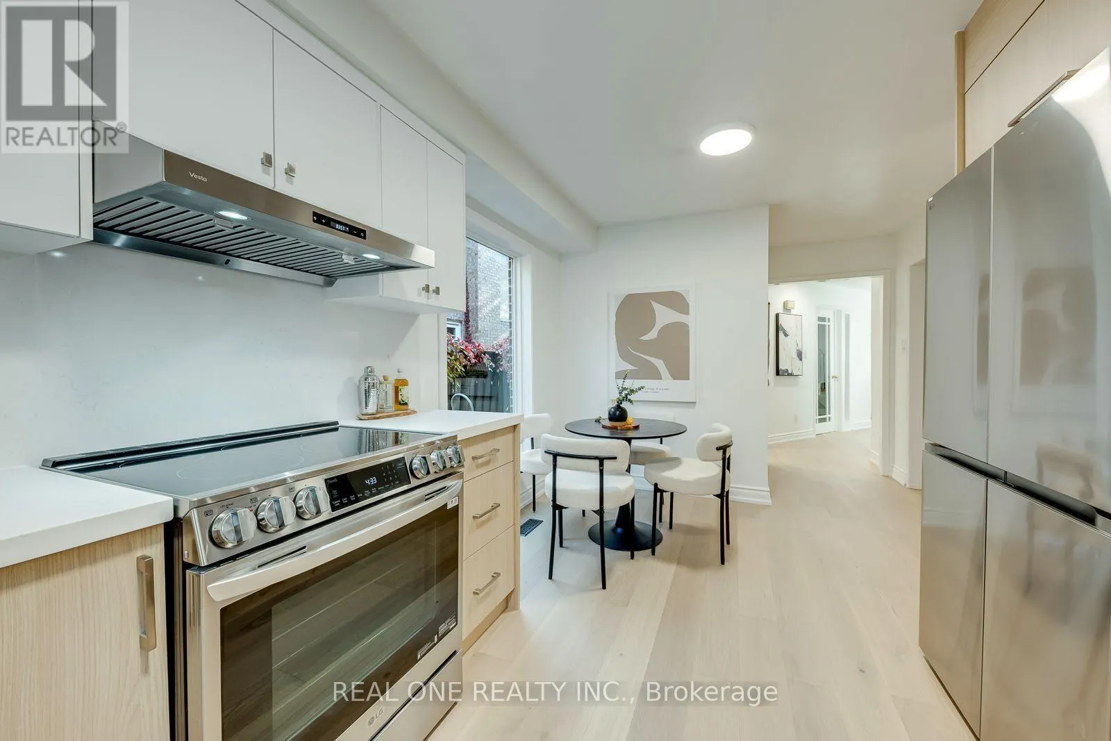 403 PARKRIDGE CRESCENT