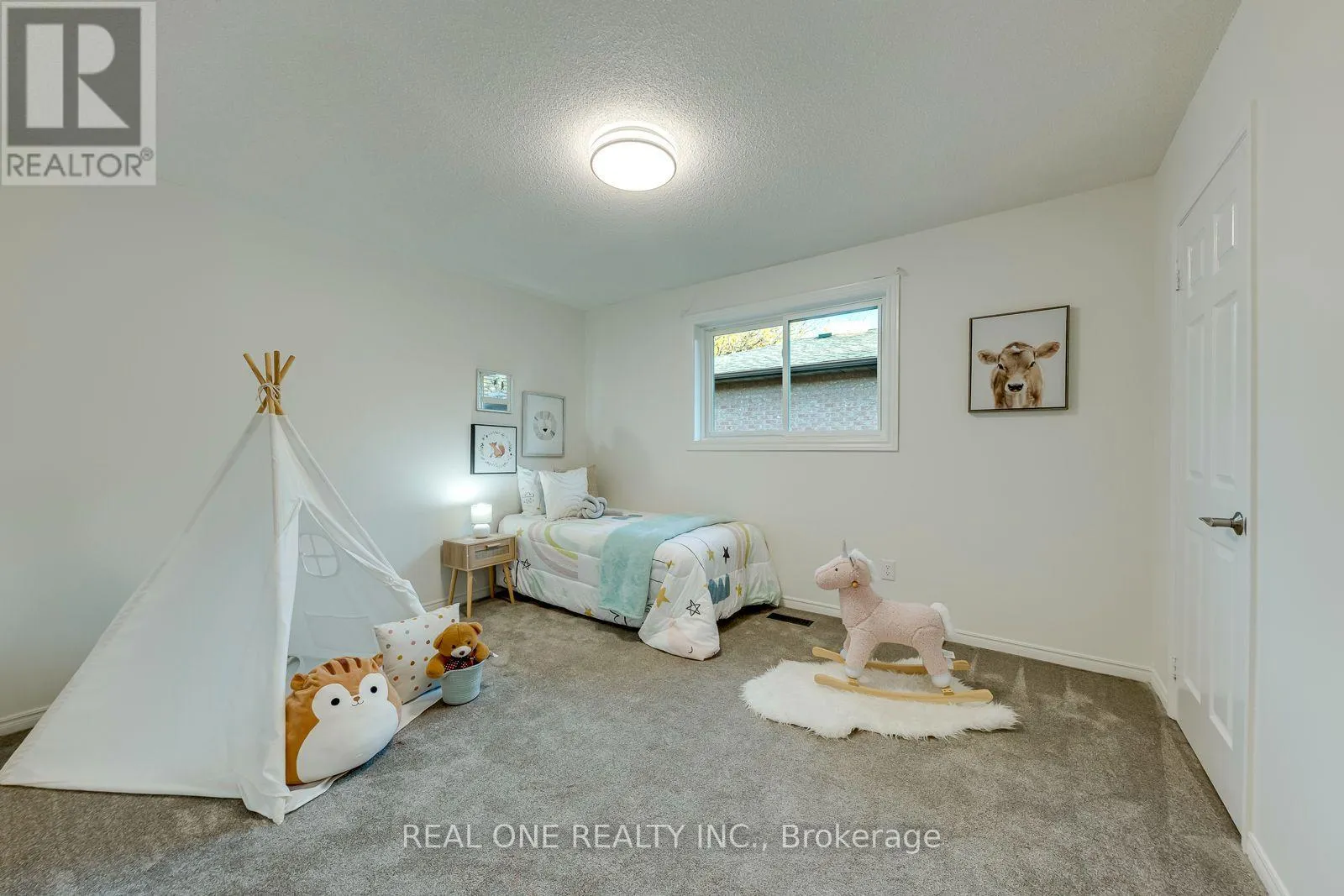 403 PARKRIDGE CRESCENT