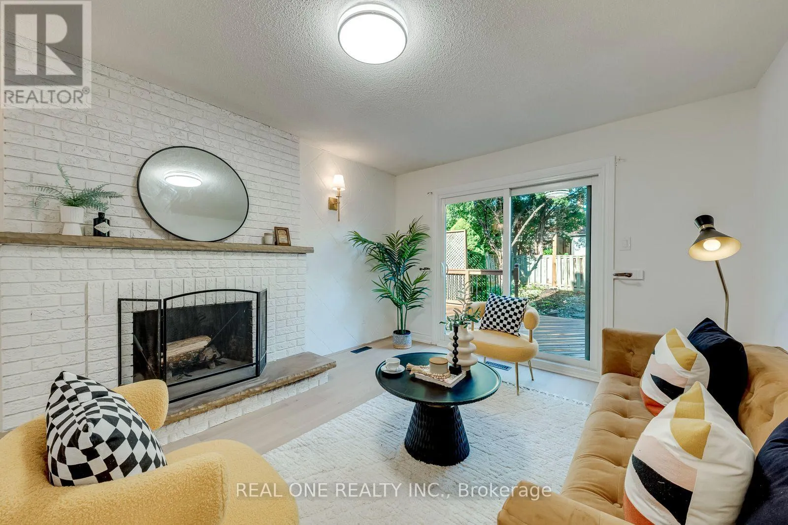 403 PARKRIDGE CRESCENT