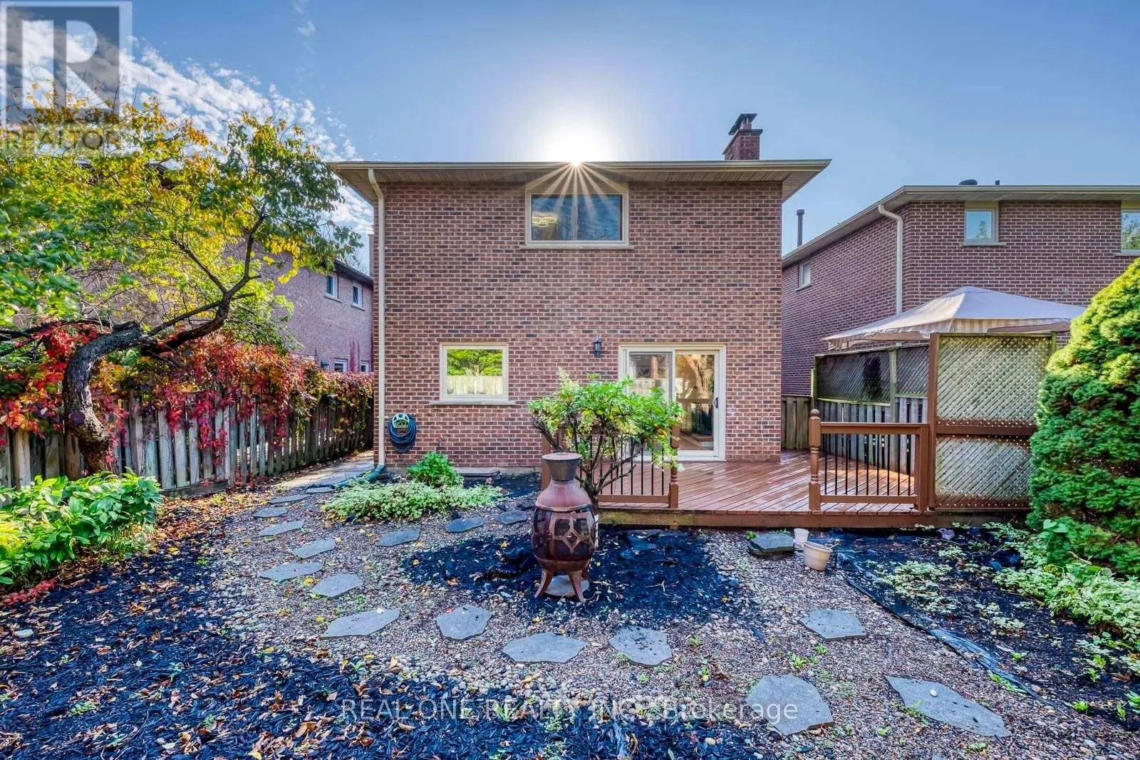 403 PARKRIDGE CRESCENT