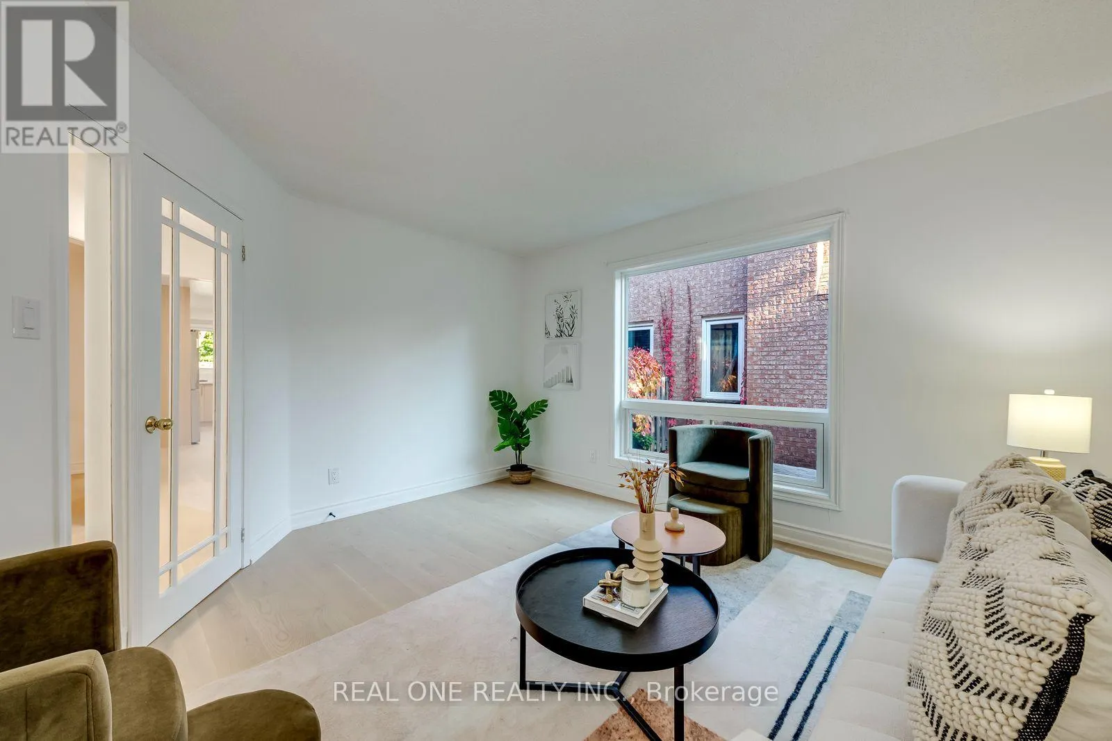 403 PARKRIDGE CRESCENT