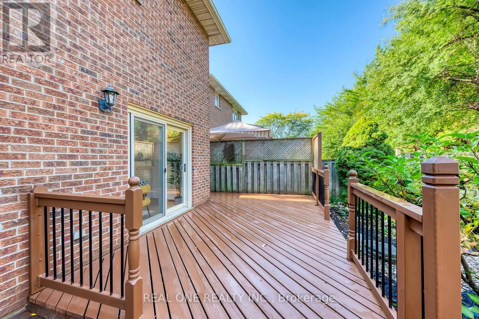 403 PARKRIDGE CRESCENT