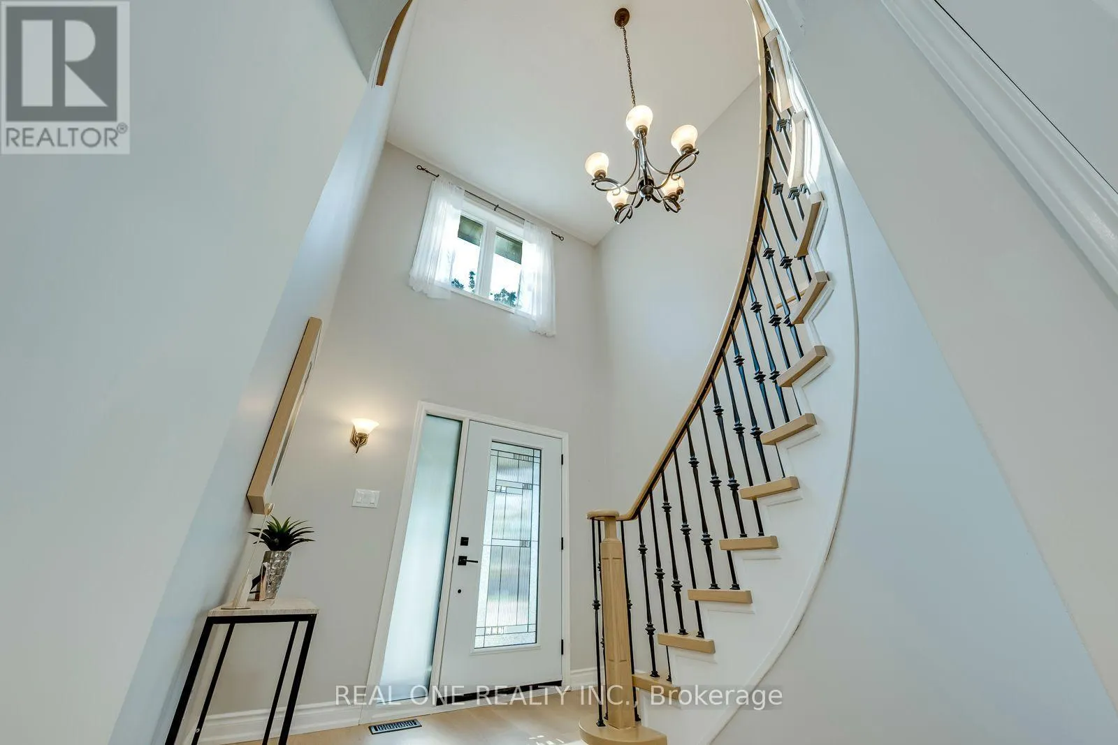 403 PARKRIDGE CRESCENT