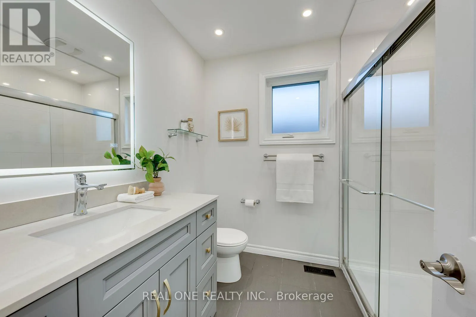 403 PARKRIDGE CRESCENT