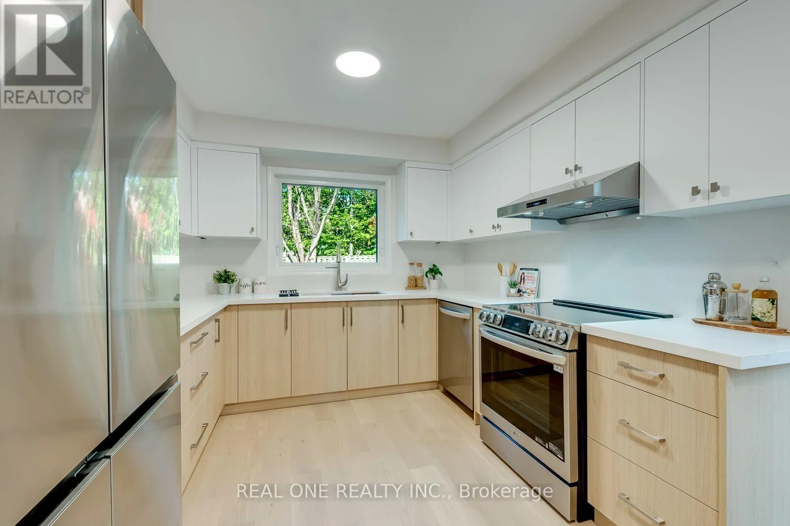 403 PARKRIDGE CRESCENT