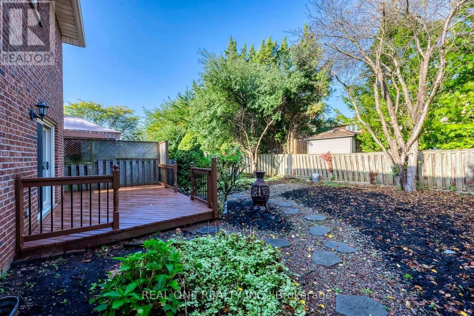 403 PARKRIDGE CRESCENT