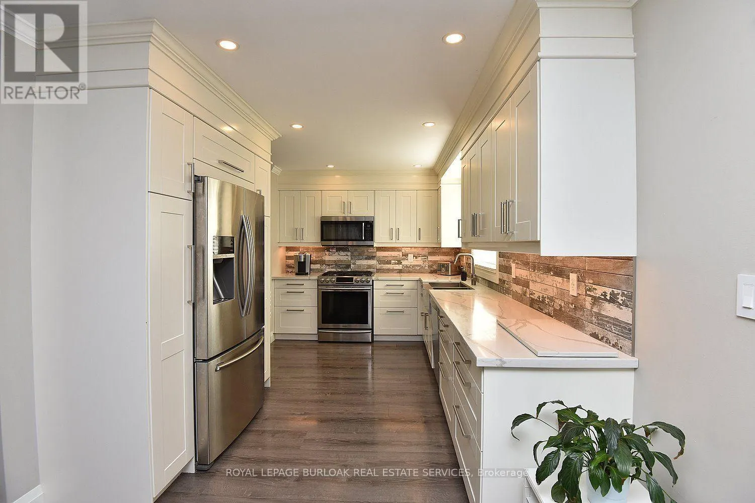699 CASTLEGUARD CRESCENT