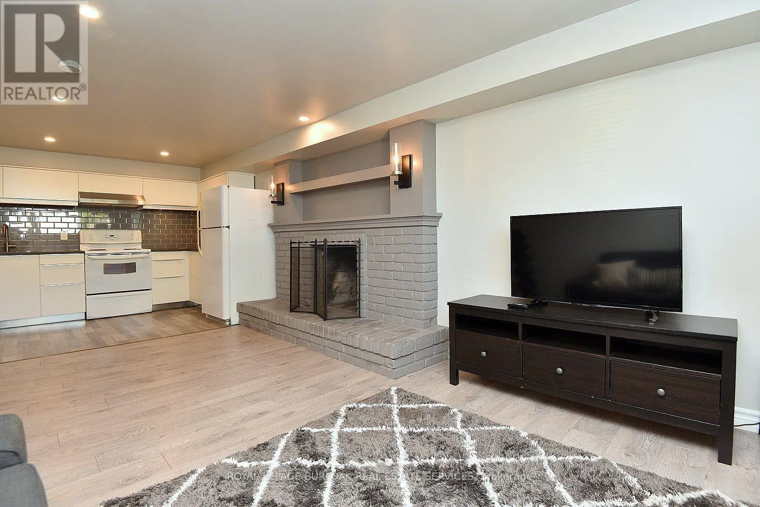 699 CASTLEGUARD CRESCENT