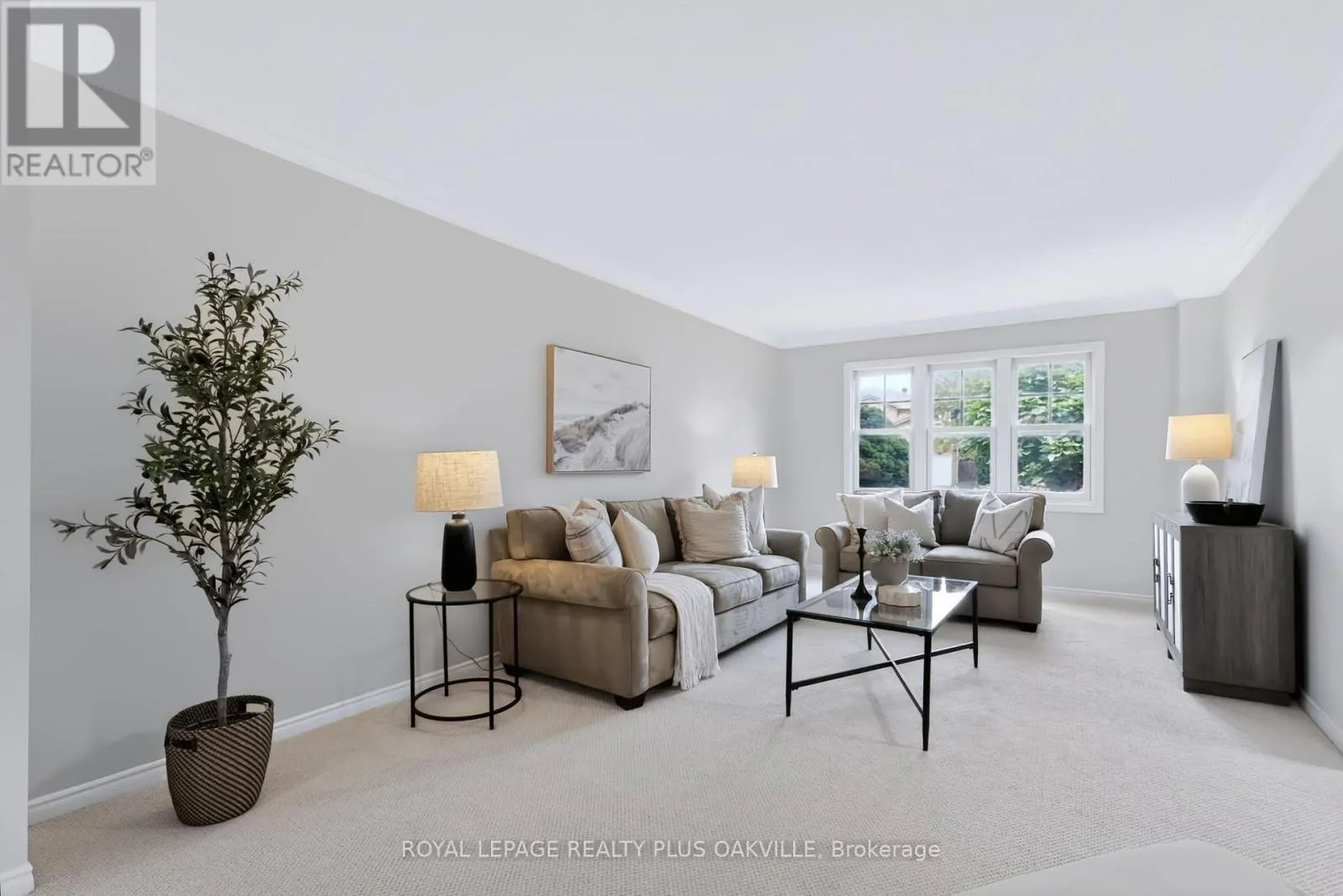 279 HICKORY CIRCLE