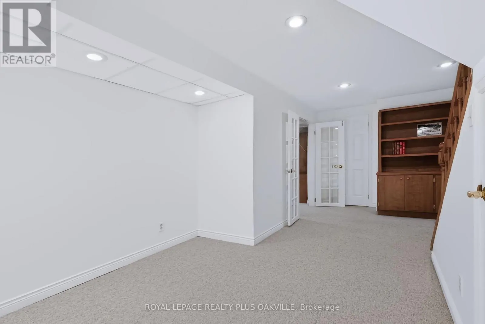 279 HICKORY CIRCLE