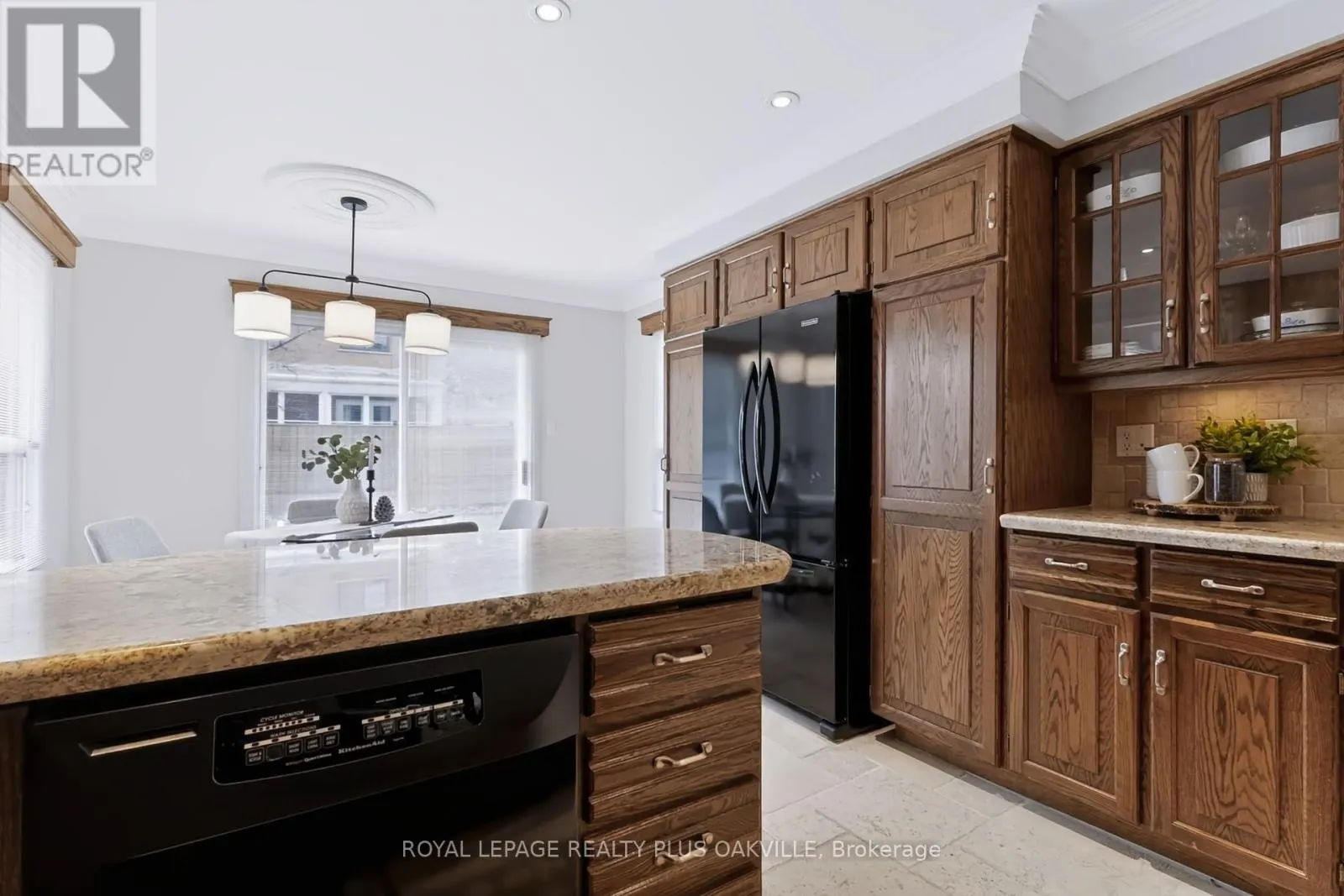 279 HICKORY CIRCLE