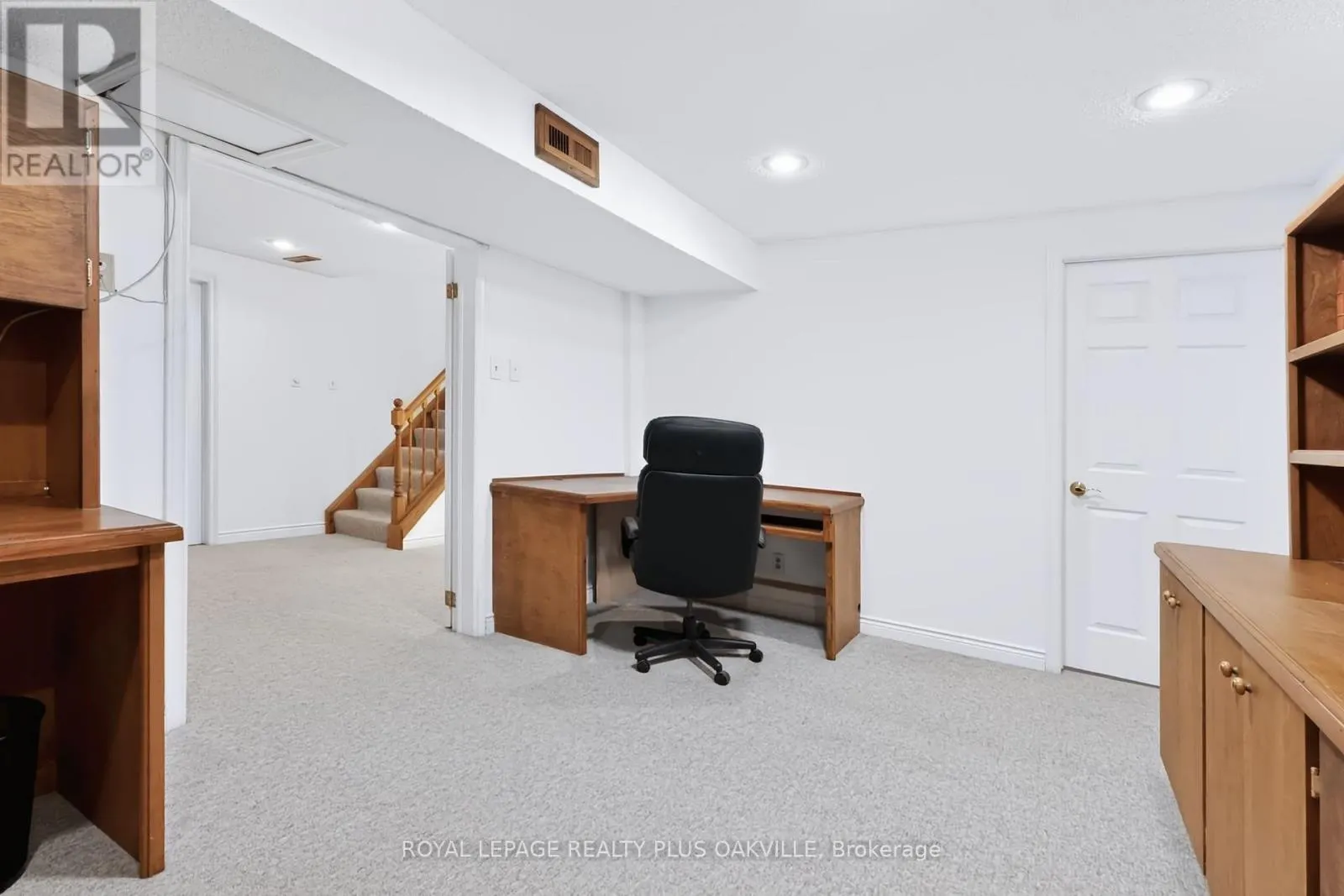 279 HICKORY CIRCLE