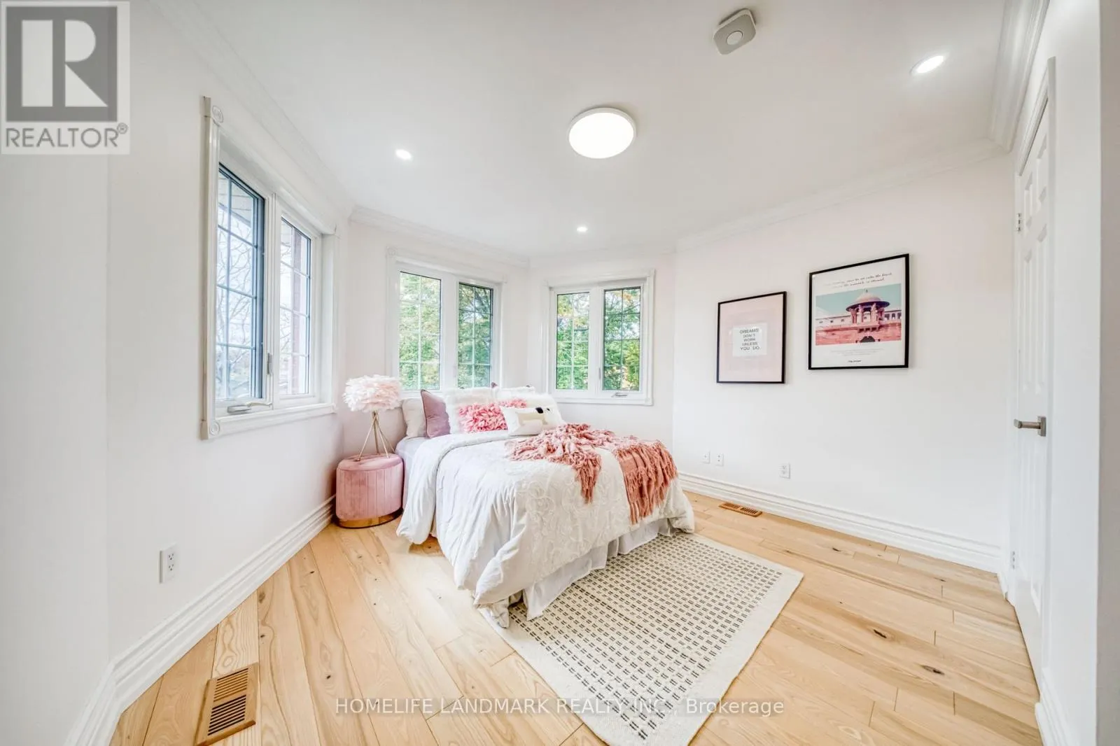 1323 GREENWOOD CRESCENT