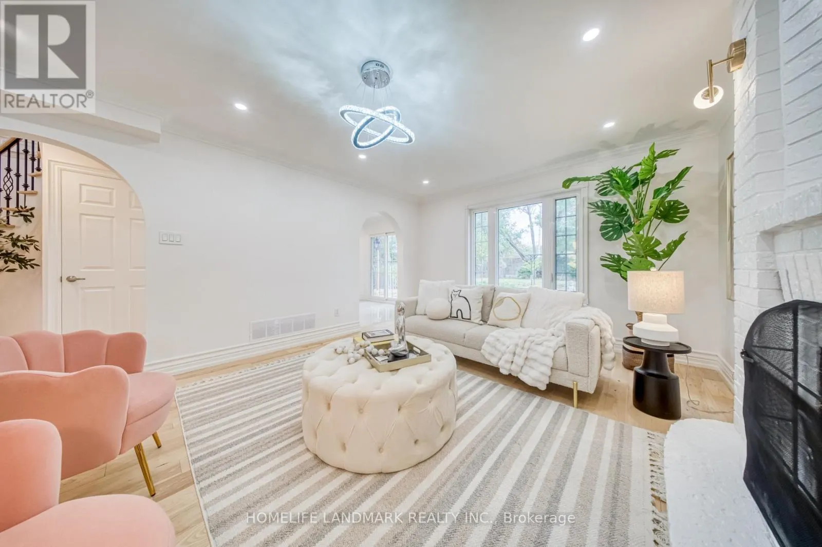1323 GREENWOOD CRESCENT