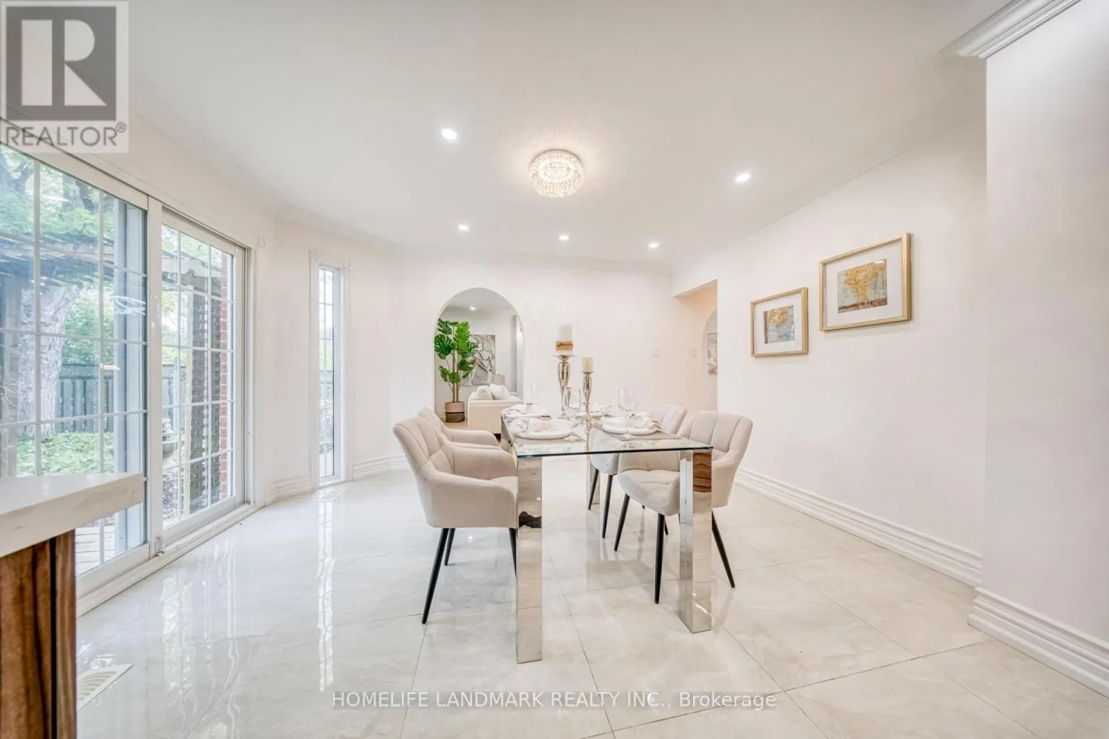 1323 GREENWOOD CRESCENT