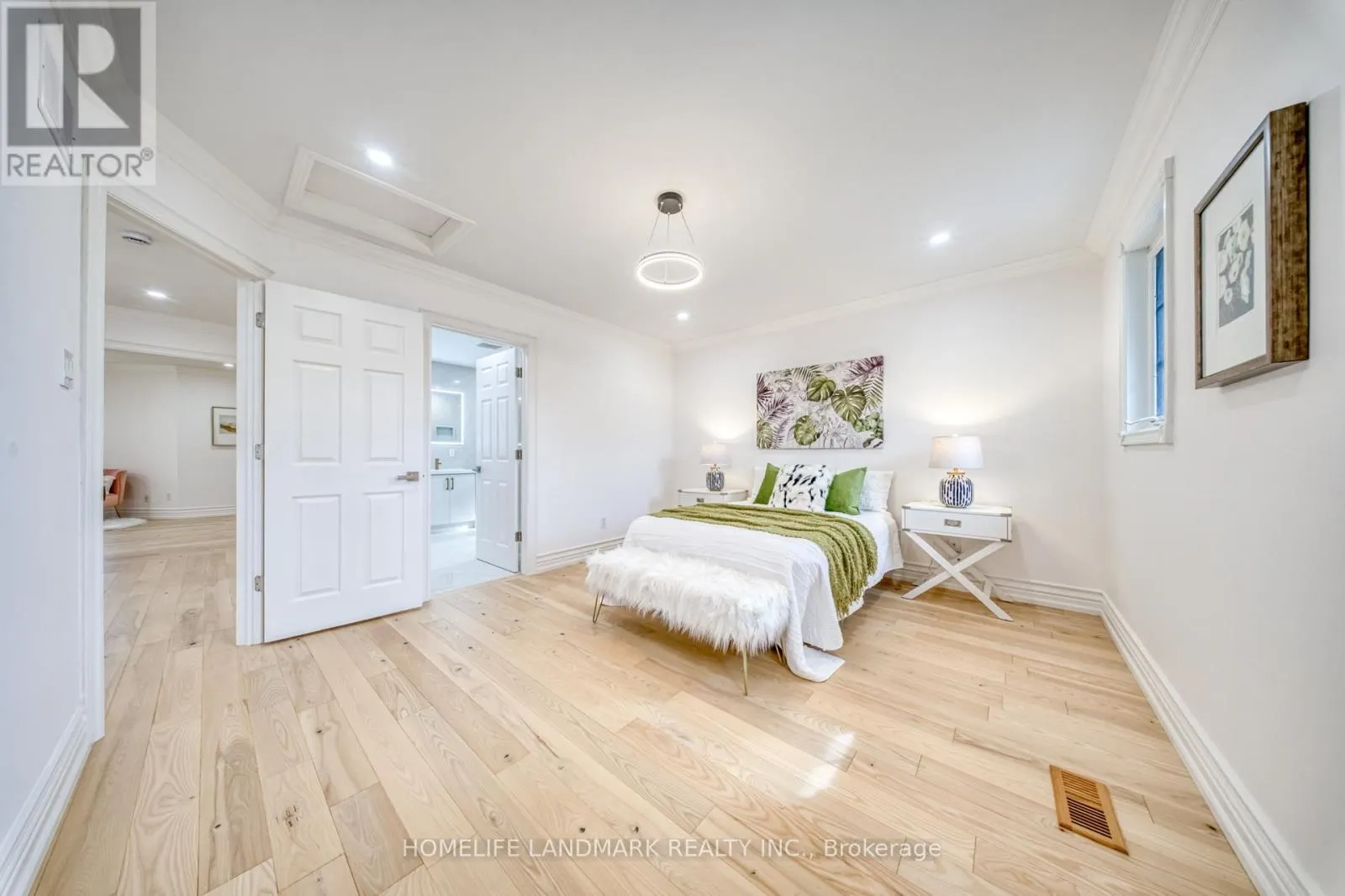 1323 GREENWOOD CRESCENT