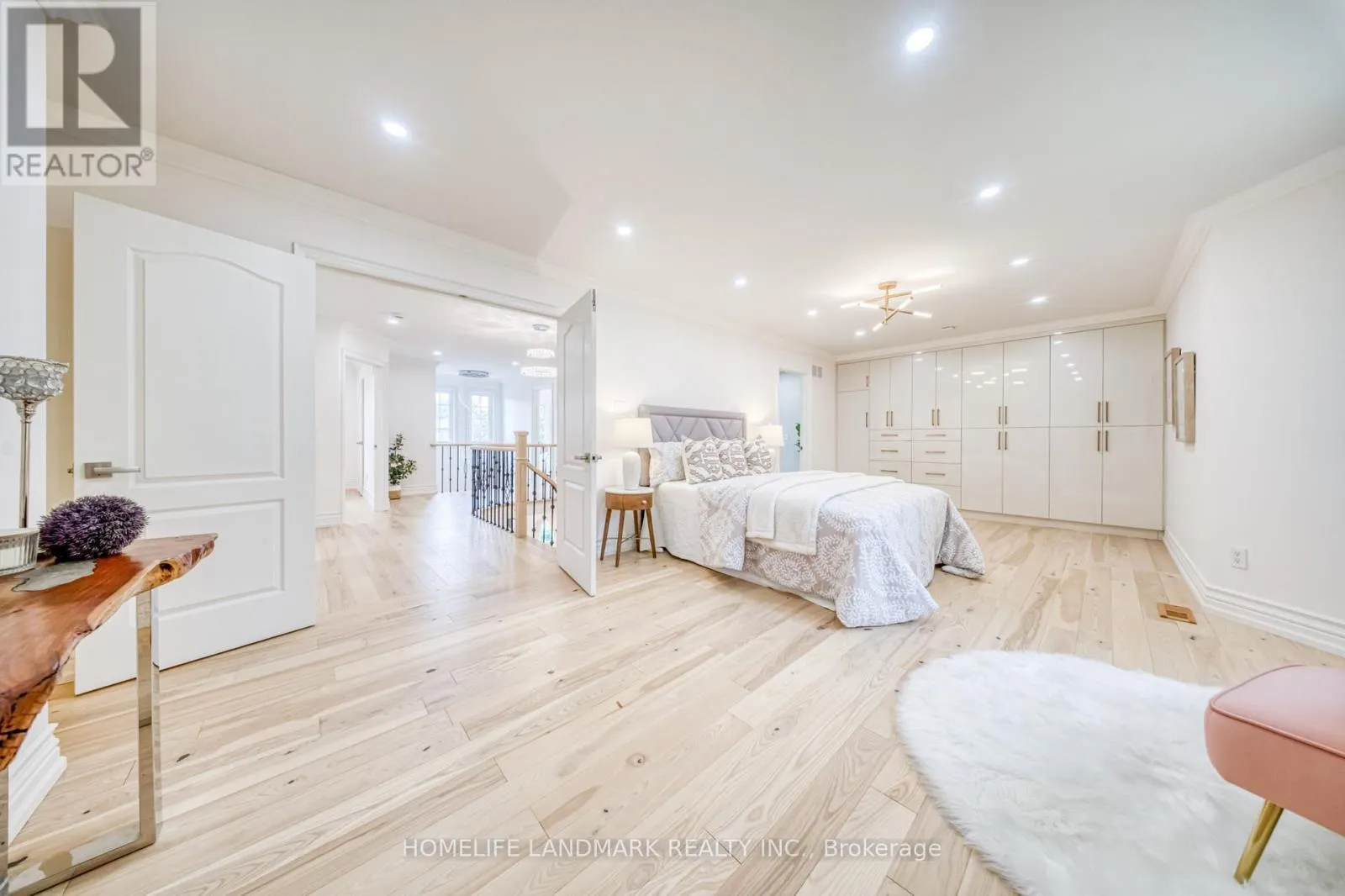 1323 GREENWOOD CRESCENT