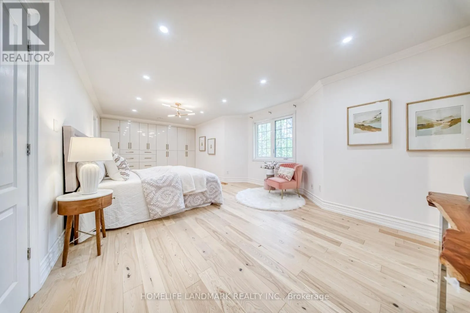 1323 GREENWOOD CRESCENT