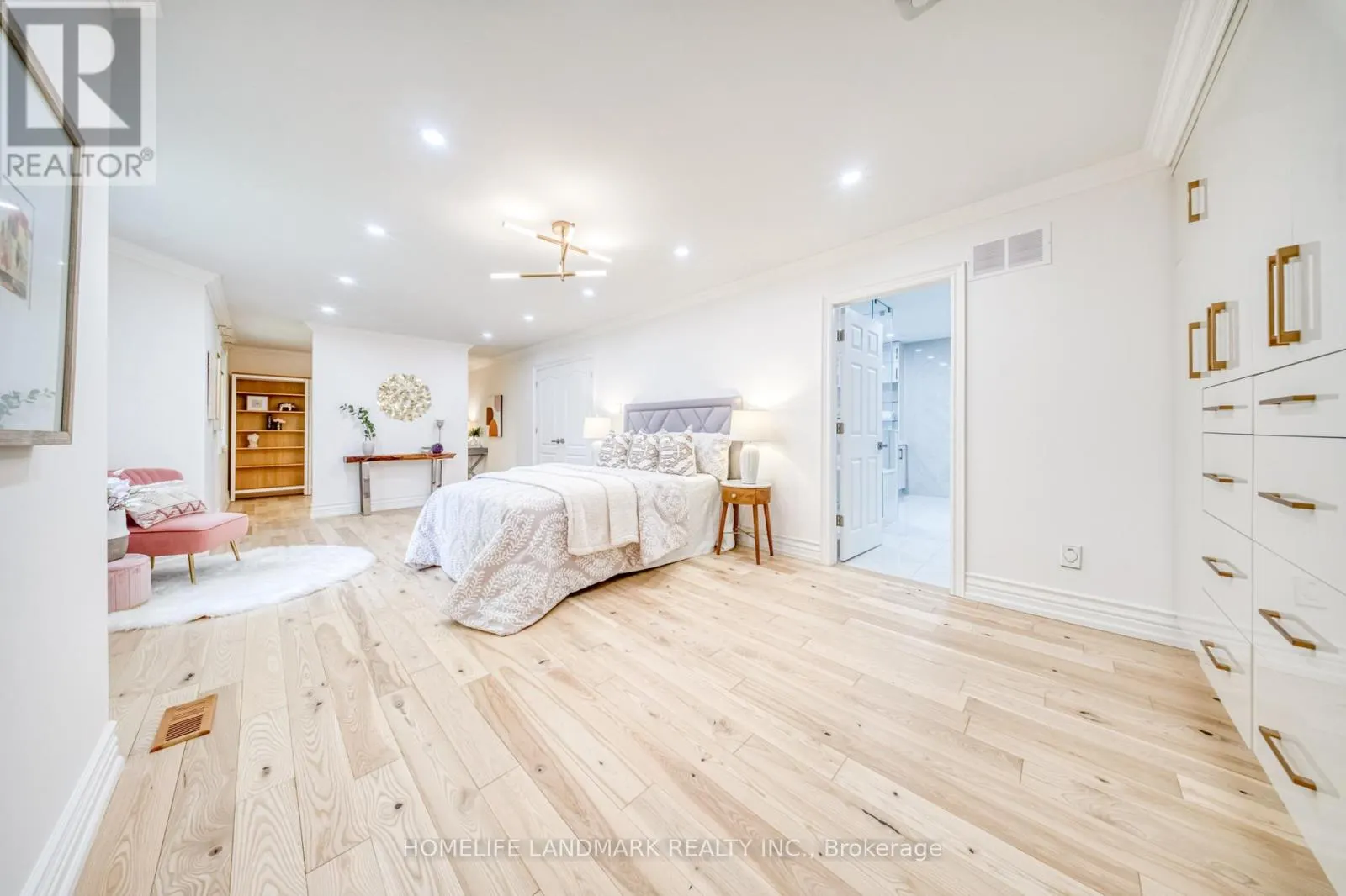 1323 GREENWOOD CRESCENT