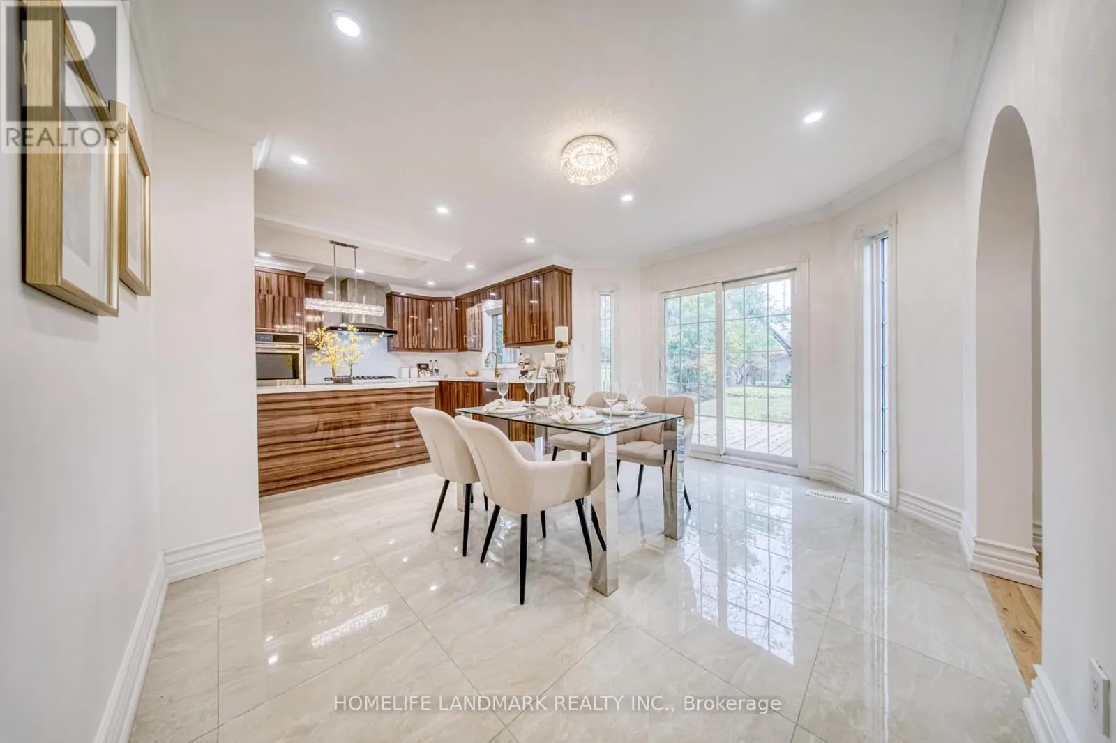 1323 GREENWOOD CRESCENT