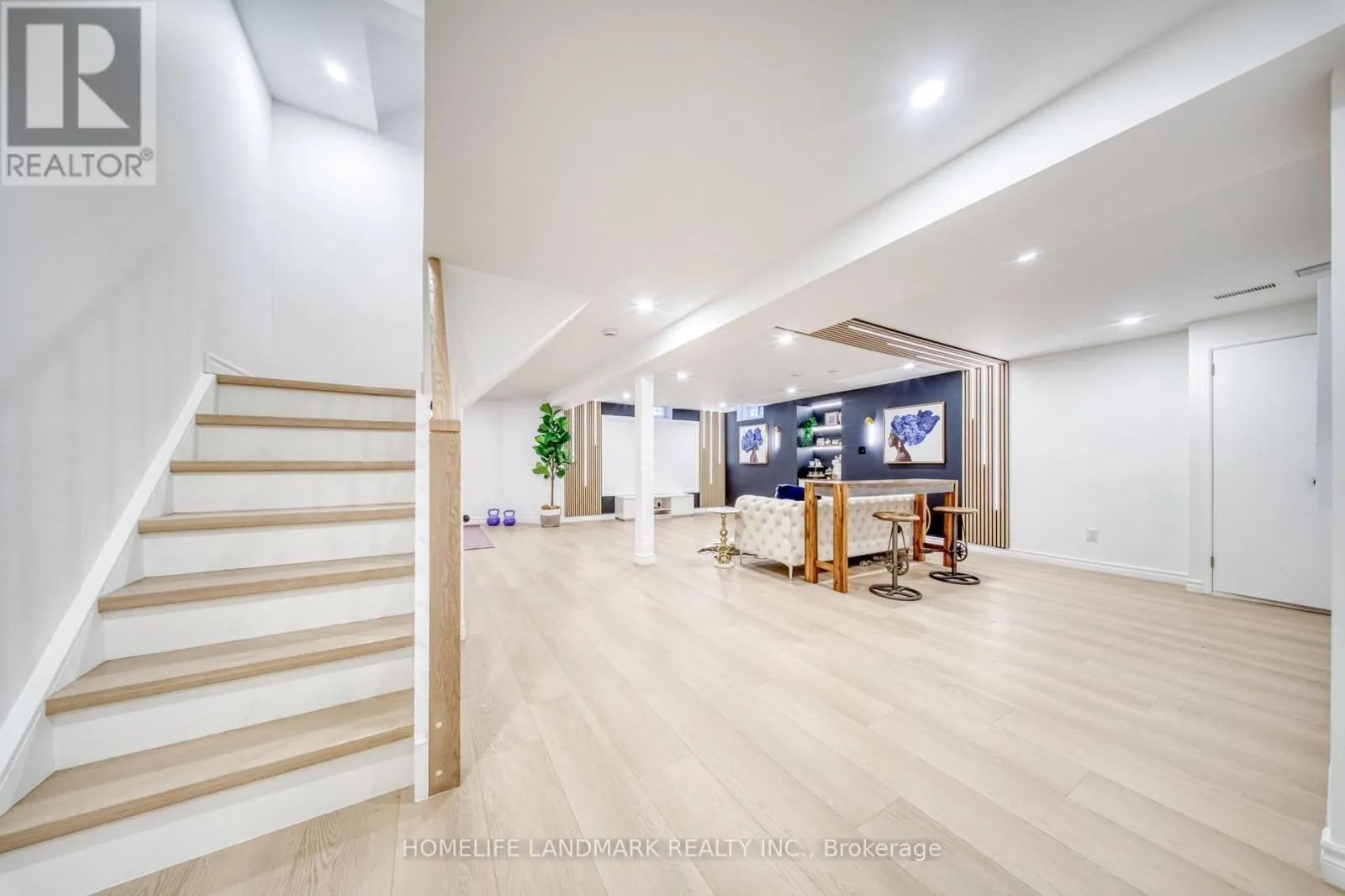 1323 GREENWOOD CRESCENT