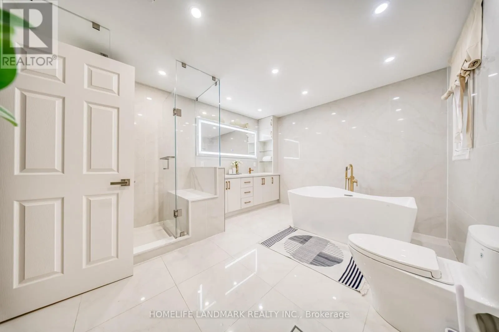 1323 GREENWOOD CRESCENT