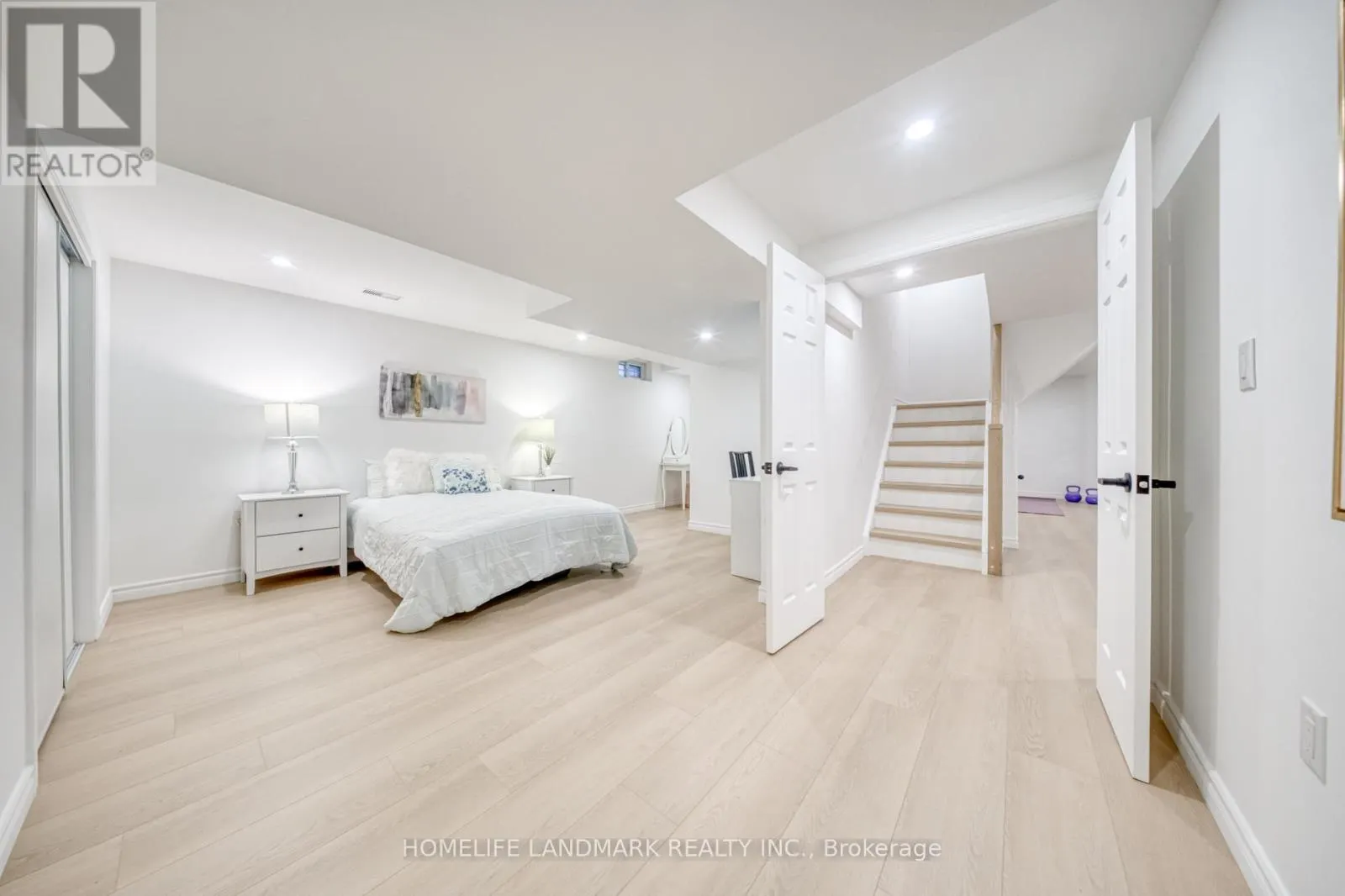 1323 GREENWOOD CRESCENT