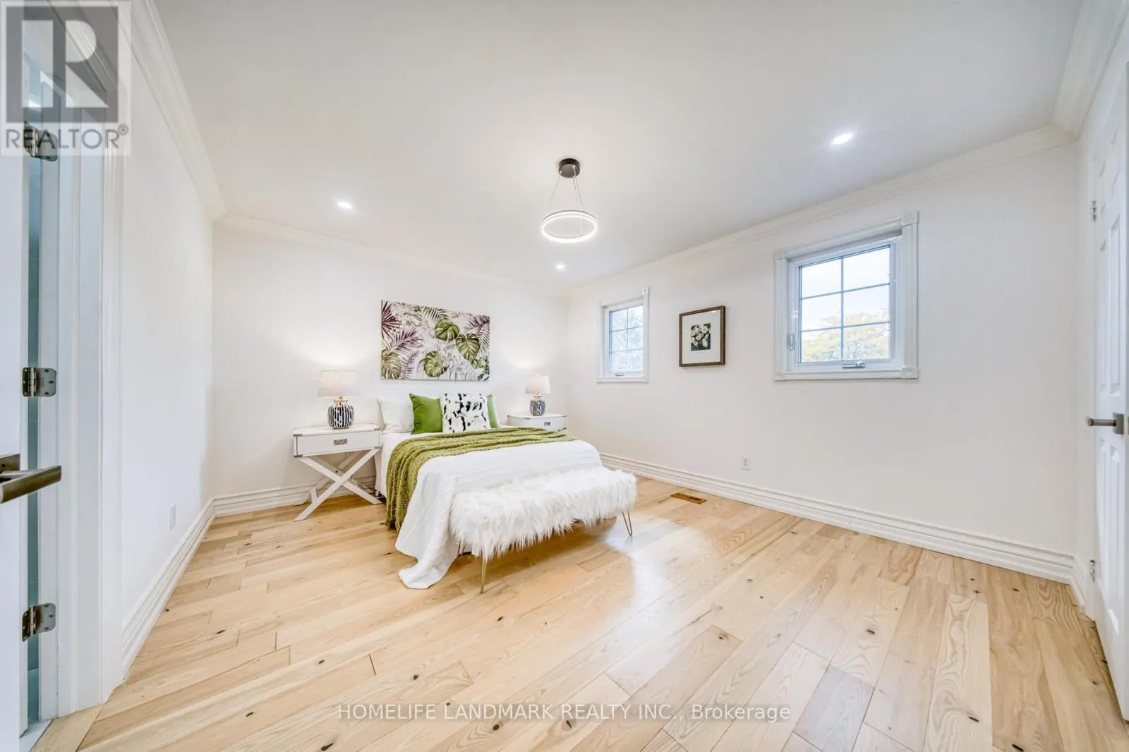 1323 GREENWOOD CRESCENT