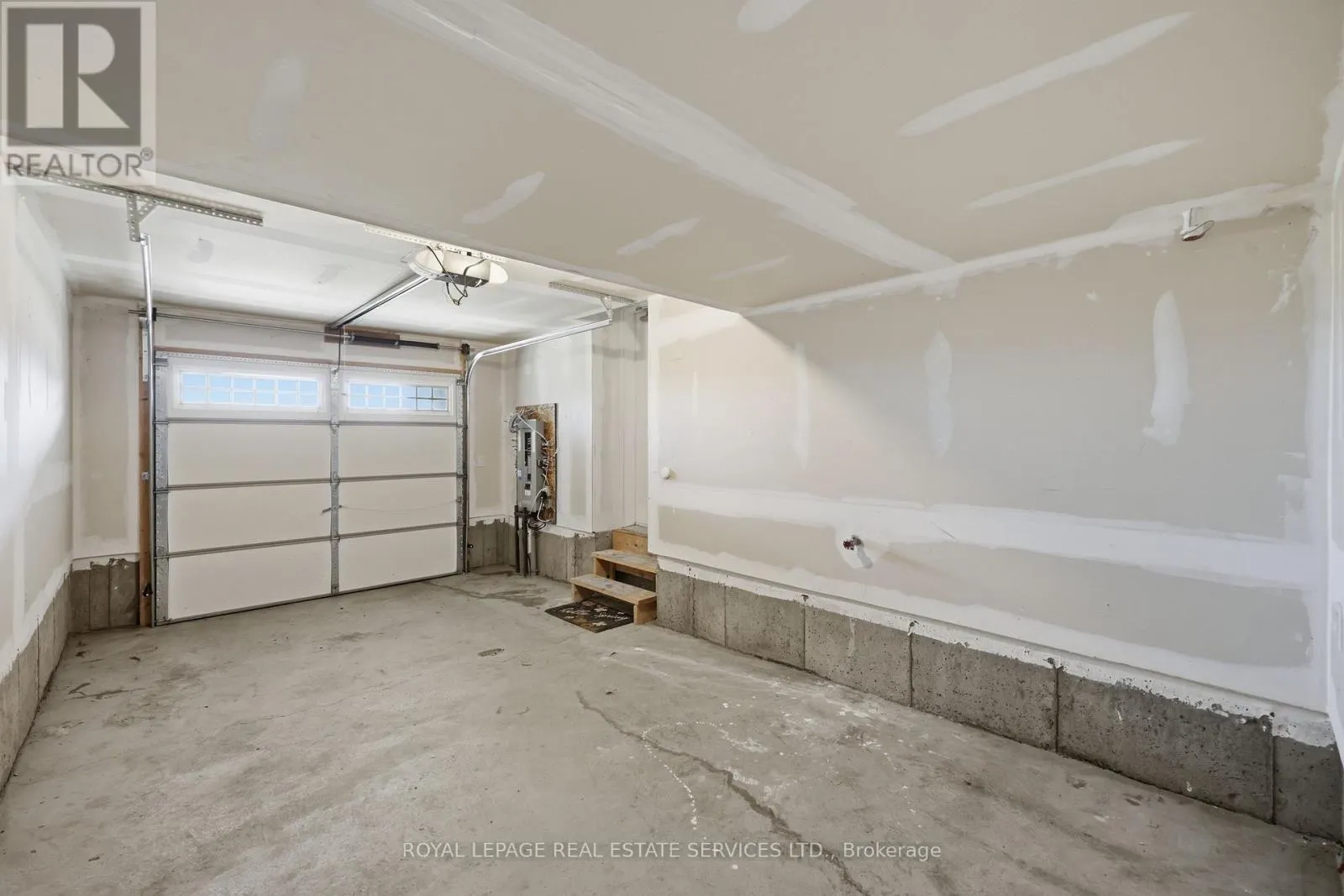998 BALSAM COURT
