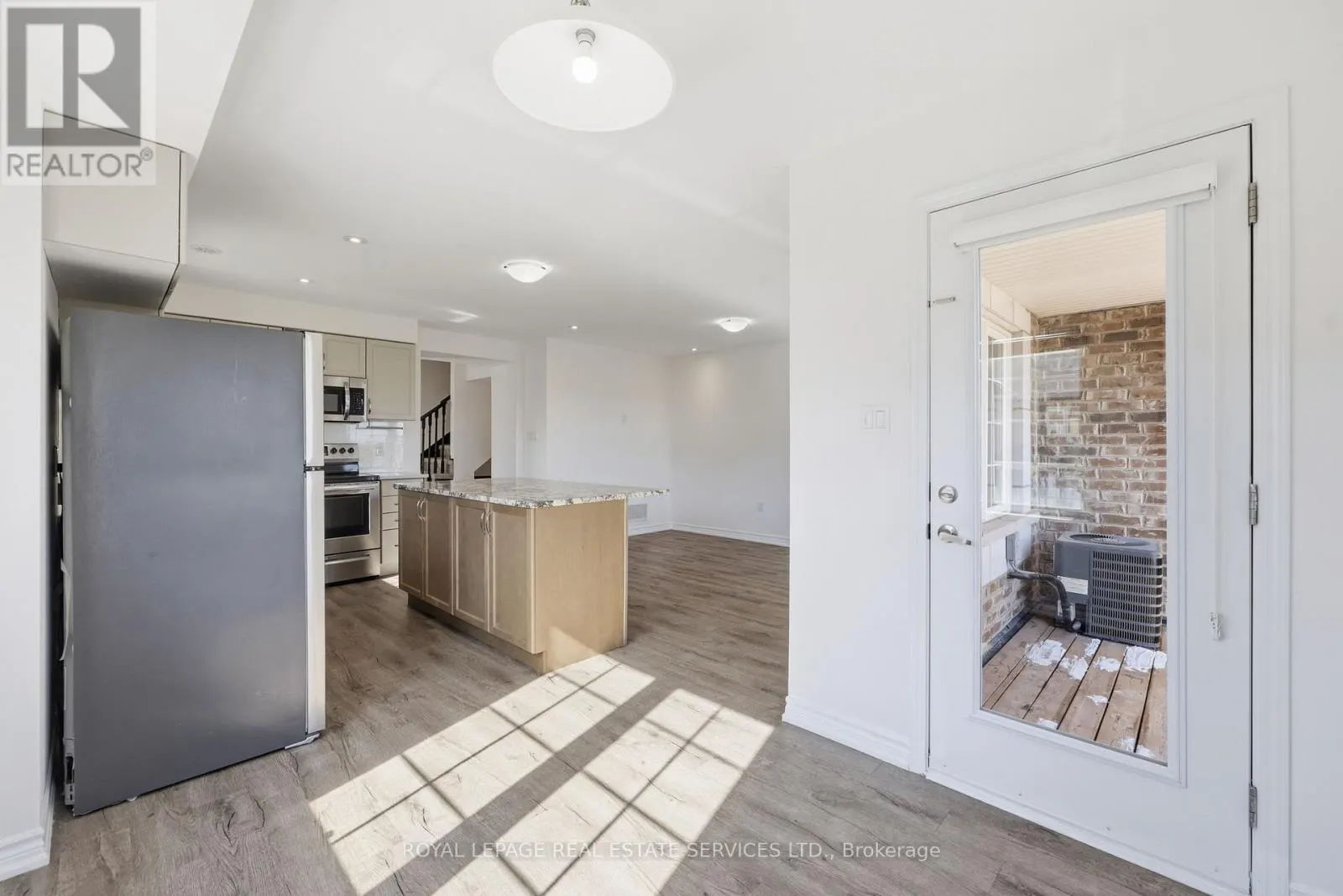 998 BALSAM COURT