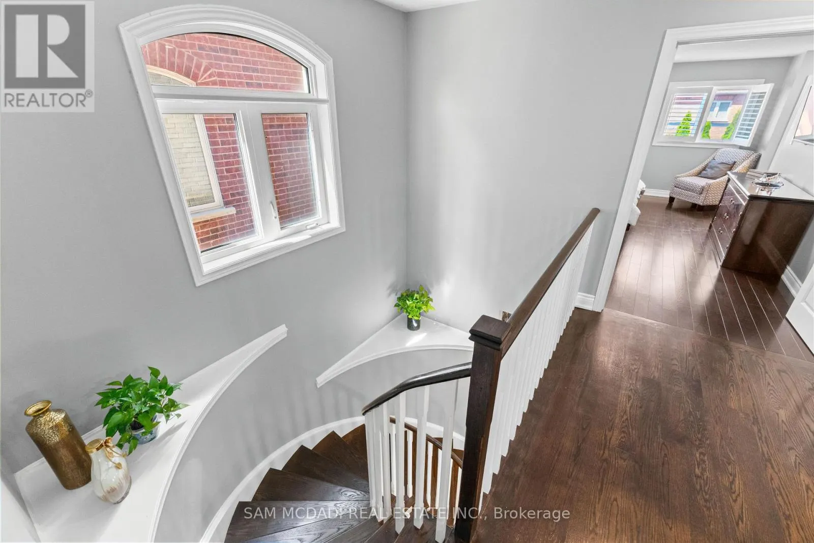 195 HOLMES CRESCENT