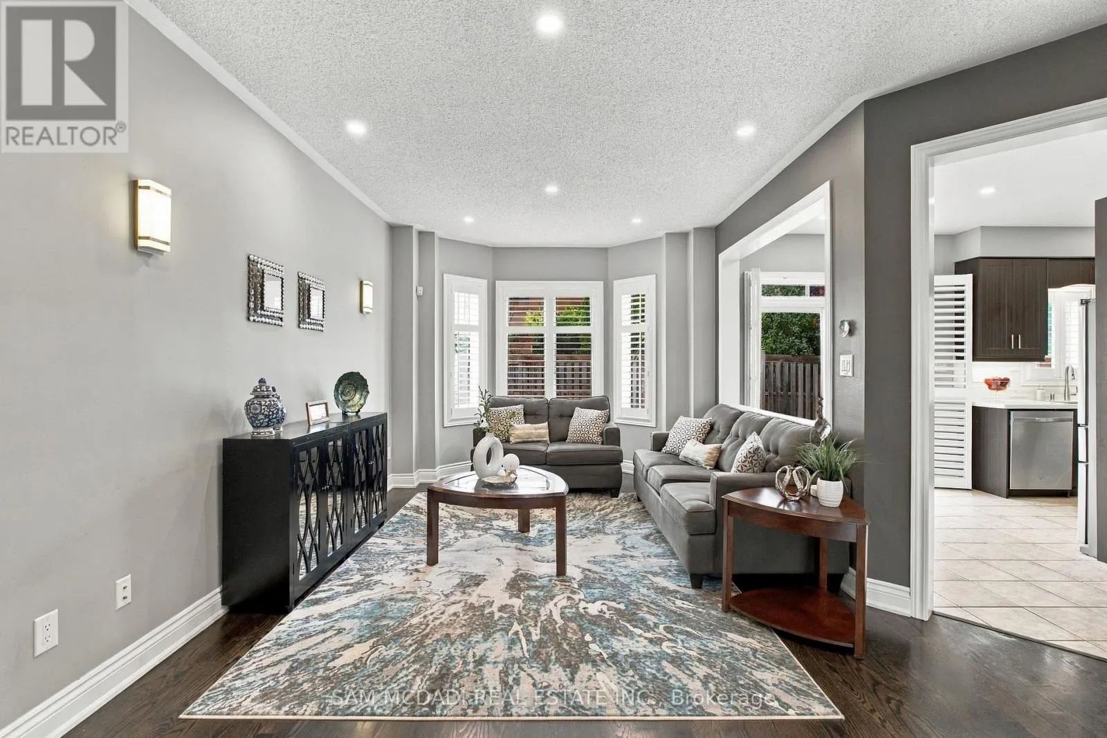 195 HOLMES CRESCENT