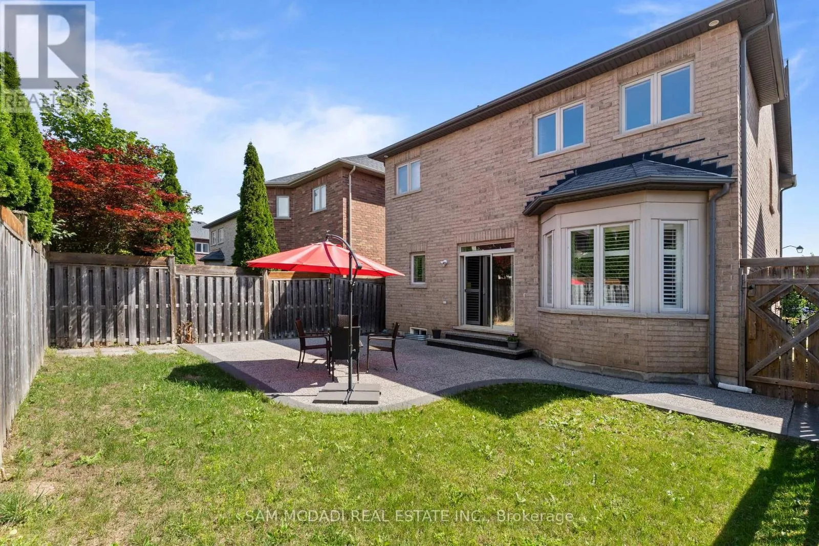 195 HOLMES CRESCENT
