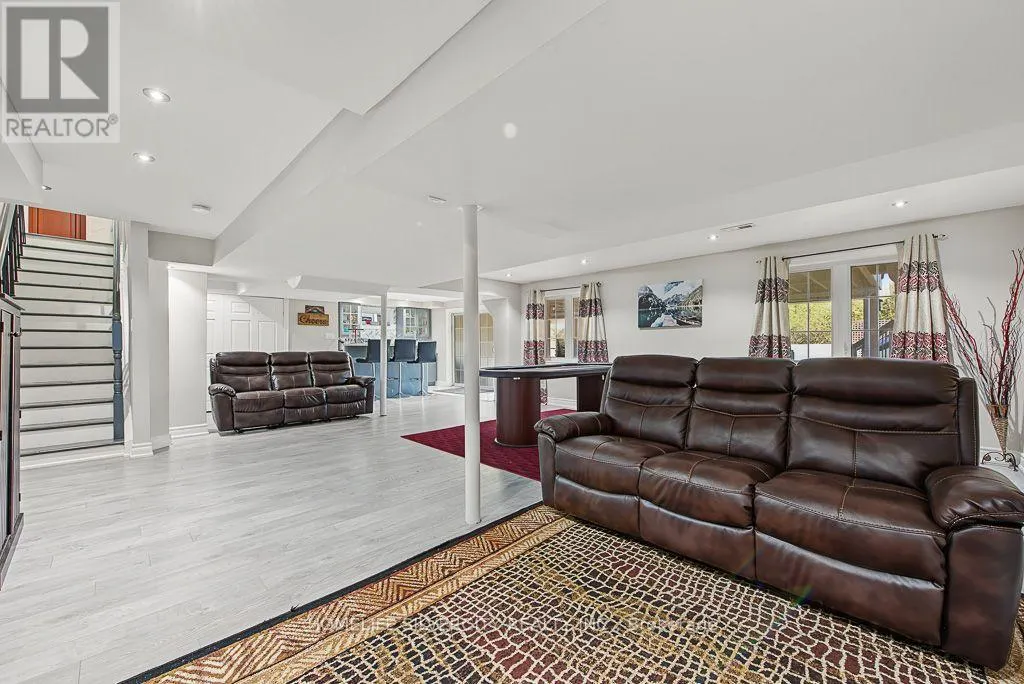 483 HINCHEY CRESCENT