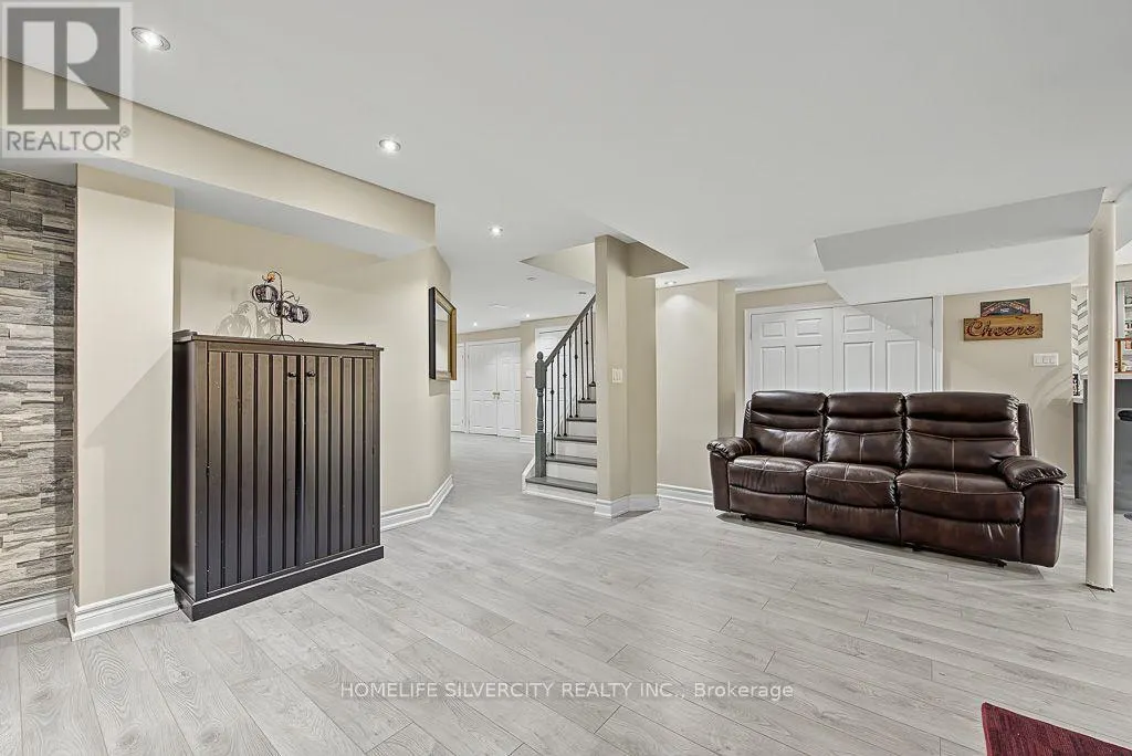 483 HINCHEY CRESCENT