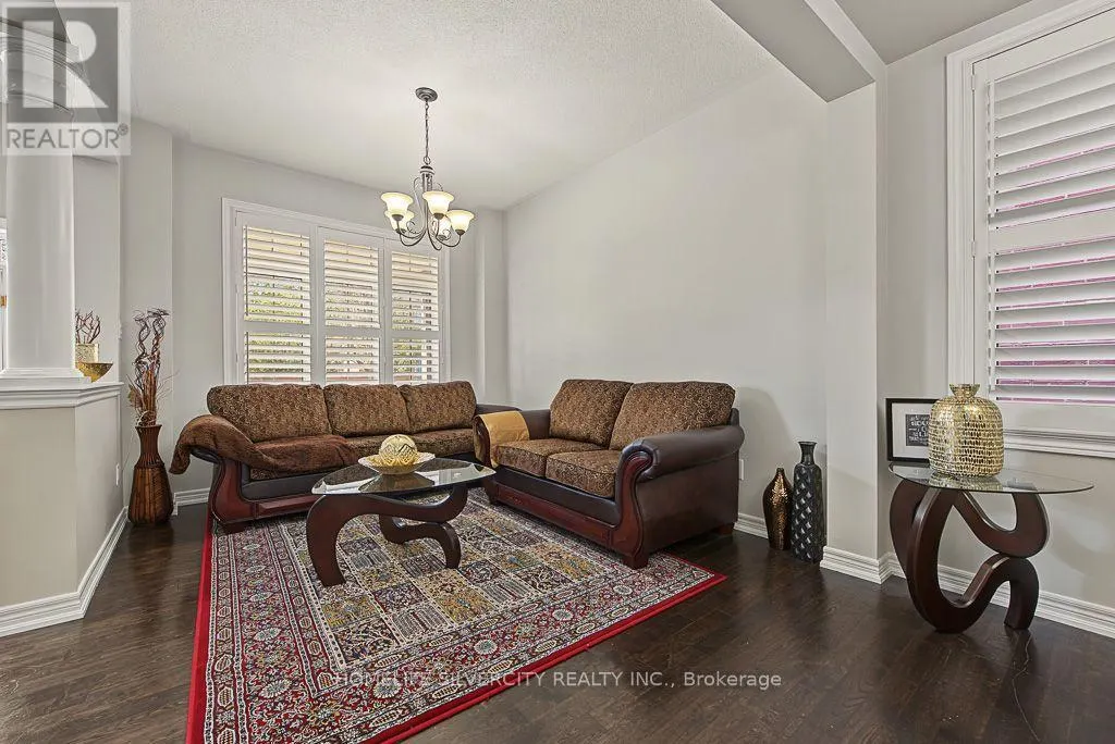 483 HINCHEY CRESCENT