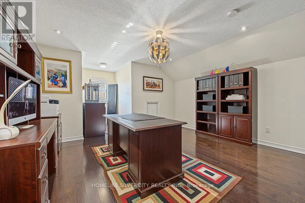 483 HINCHEY CRESCENT